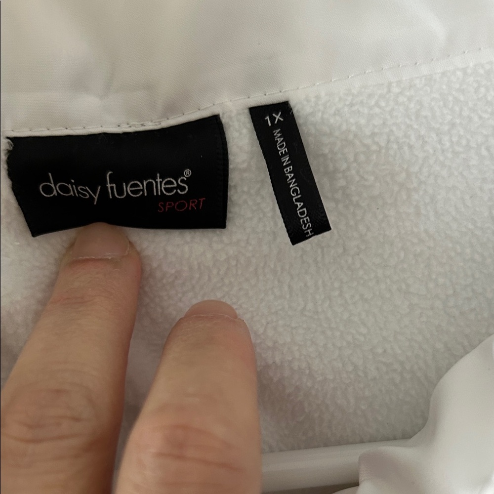 Daisy Fuentes White Quilted Vest - Picture 2 of 6